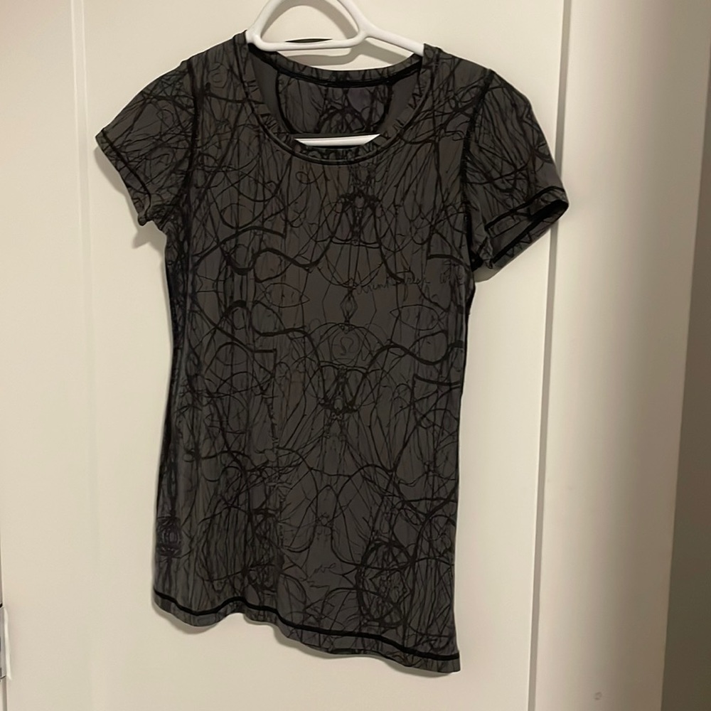 Lululemon tshirt